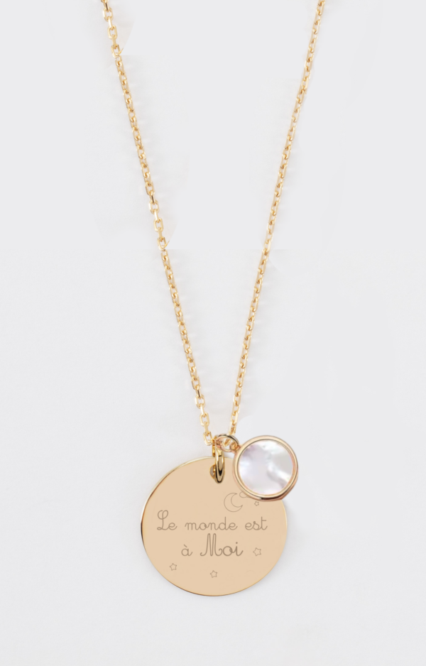 Pendentif 15mm "le monde est à moi" Or Plaqué 18K et médaillon en nacre naturelle 8 mm – Image 3