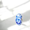 CHARM rond resine bleue fleurie – Image 3