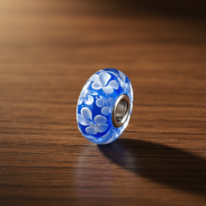 CHARM rond resine bleue fleurie