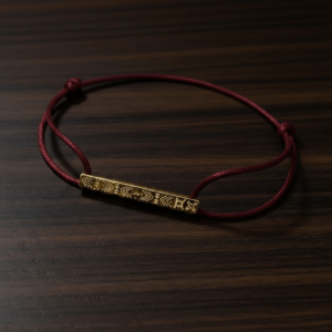 Oheneba rouge bordeaux  Bracelet à corde fine – Plaqué or