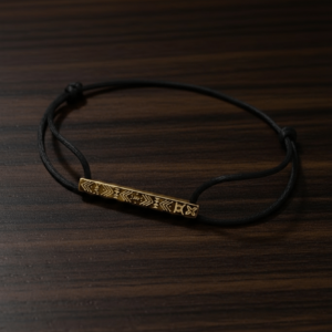 Oheneba Noir  Bracelet à corde fine – Plaqué or